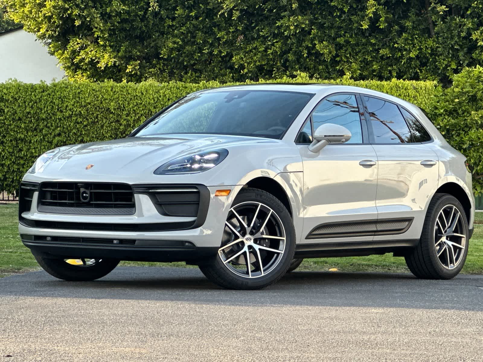 Thumbnail: 2026 Porsche Macan - 1