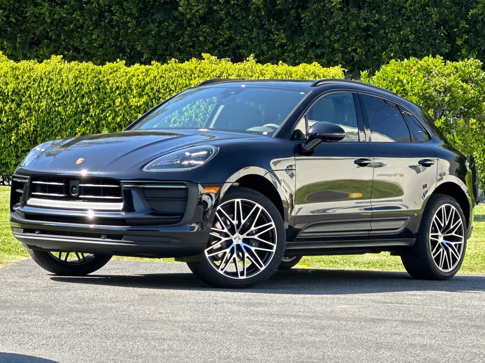 Thumbnail: 2026 Porsche Macan - 1