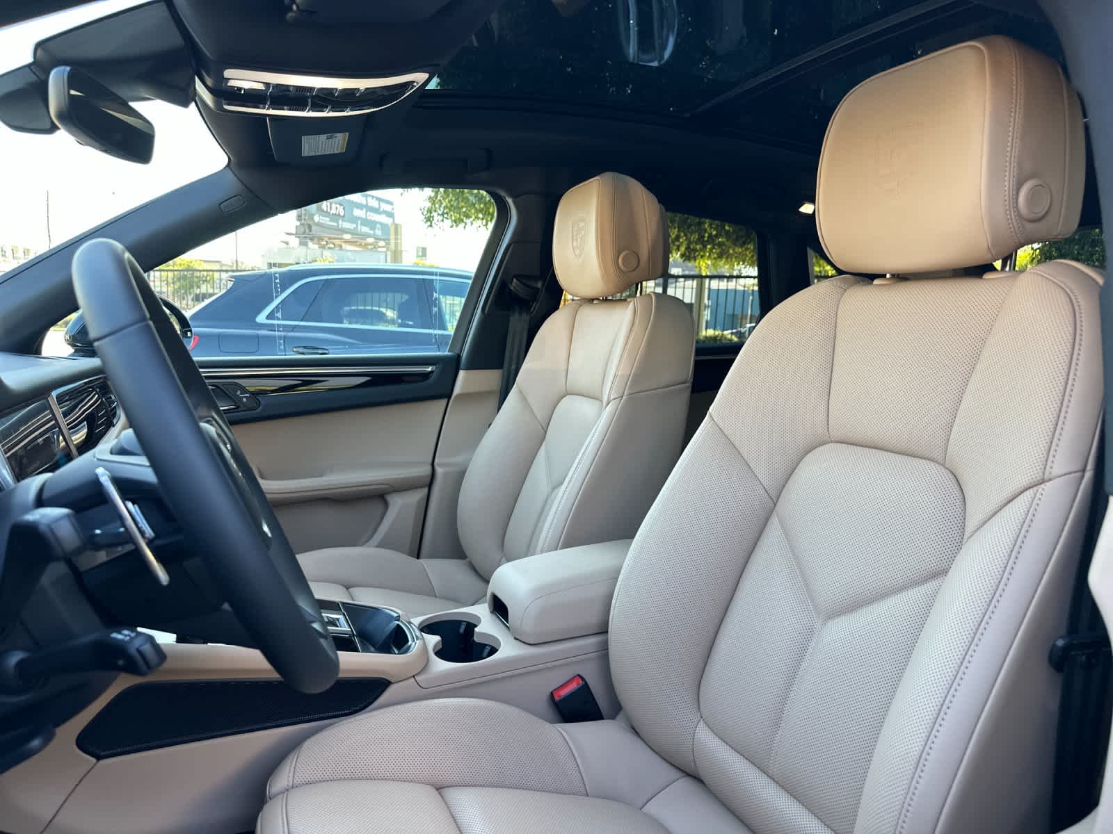 Thumbnail: 2026 Porsche Macan - 5