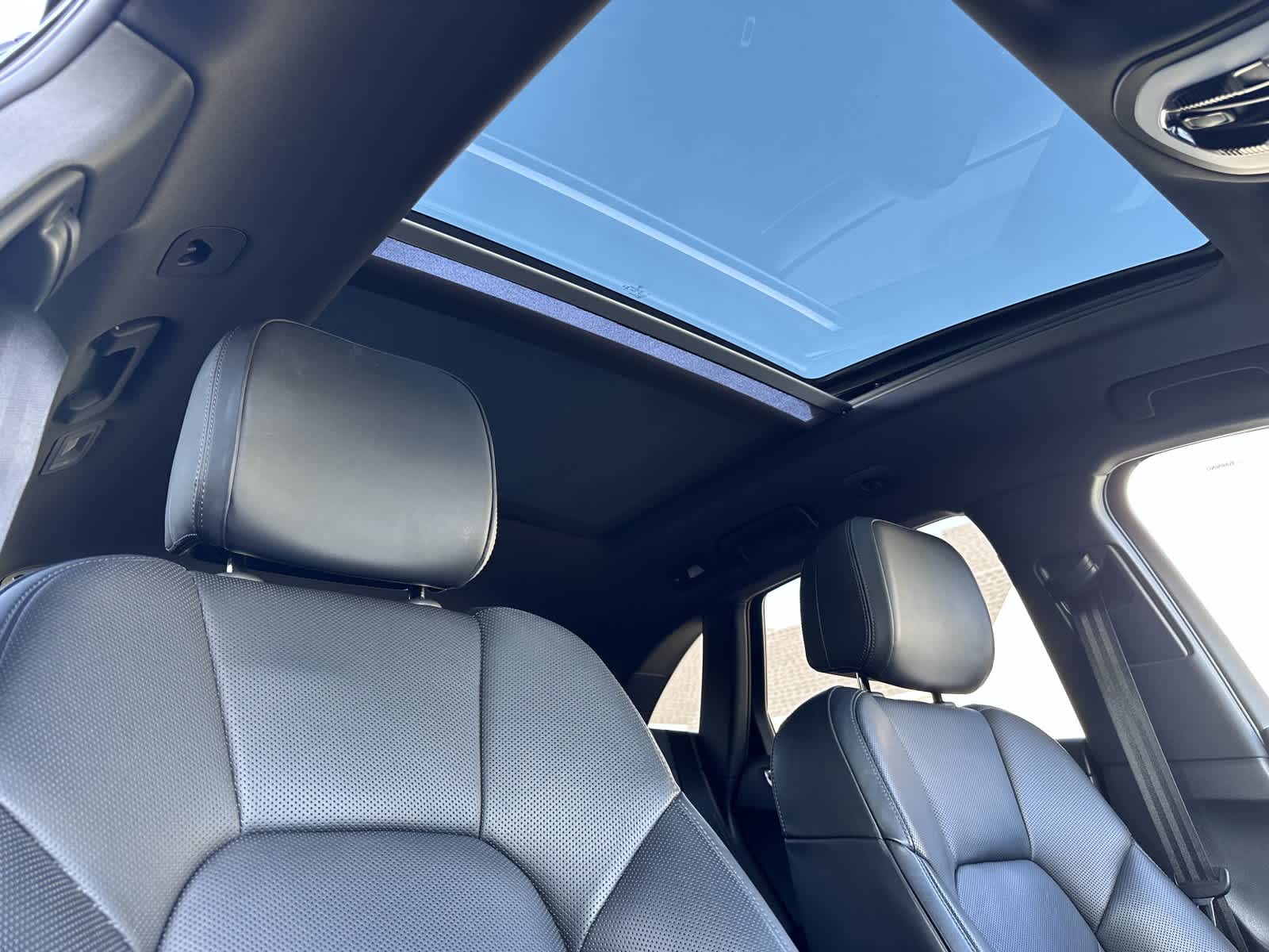 Thumbnail: 2025 Porsche Macan - 18