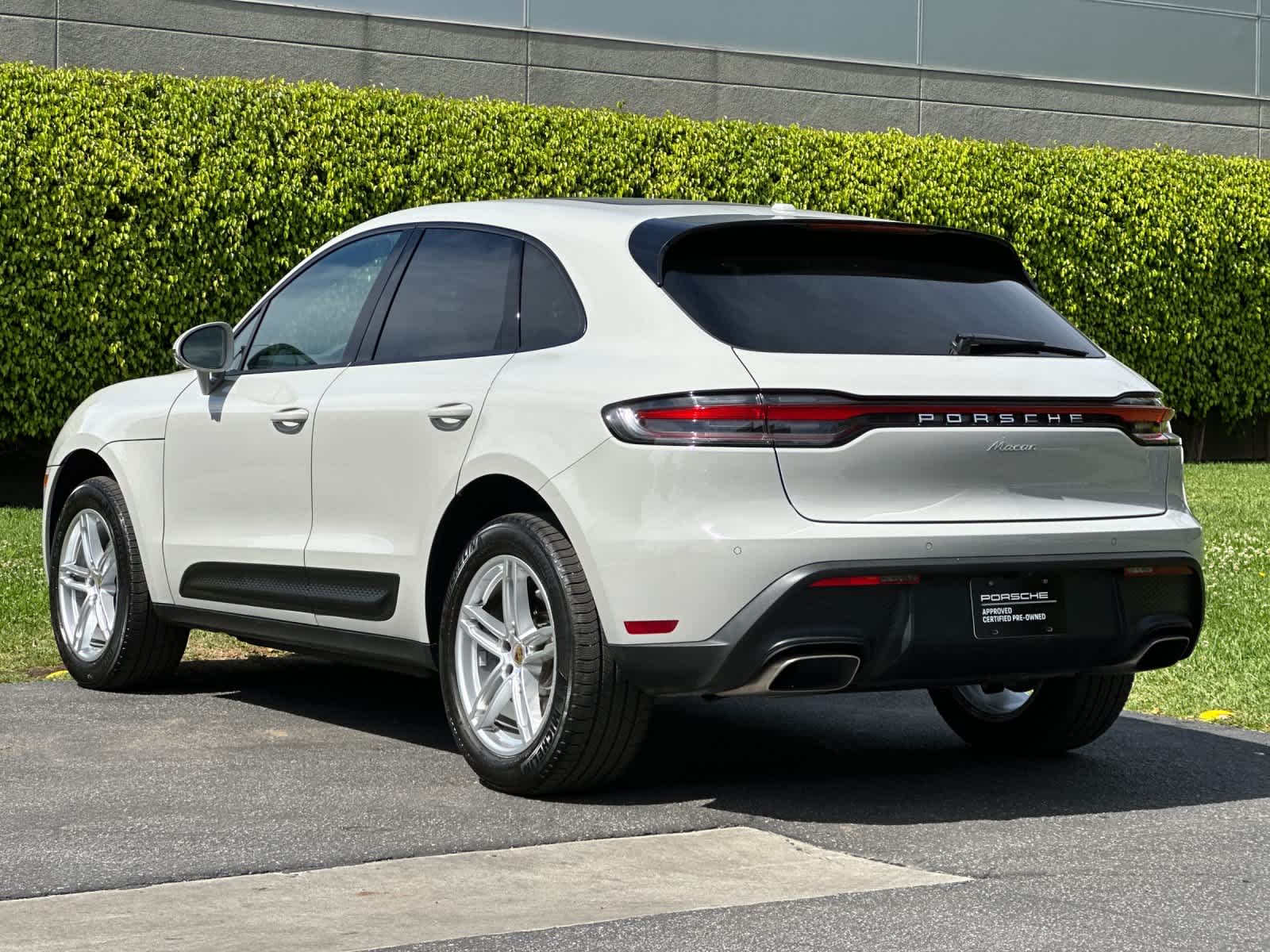 Thumbnail: 2025 Porsche Macan - 3