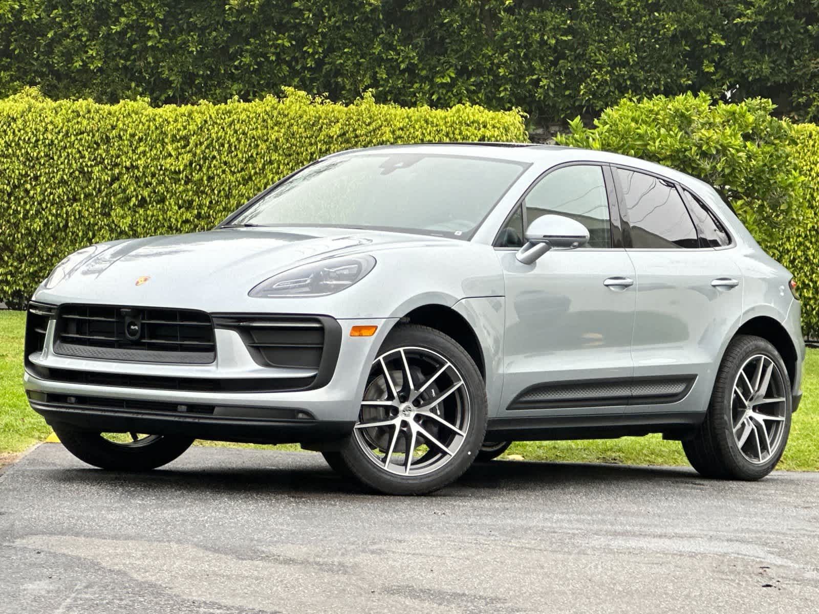 Thumbnail: 2026 Porsche Macan - 1