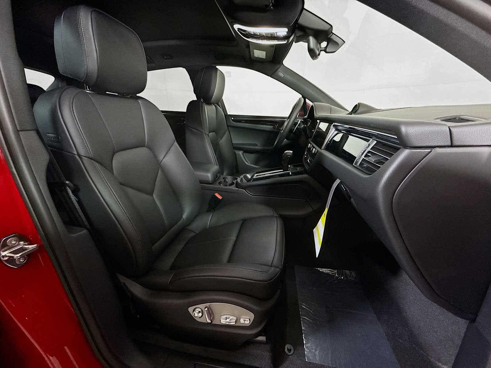 Thumbnail: 2025 Porsche Macan - 22