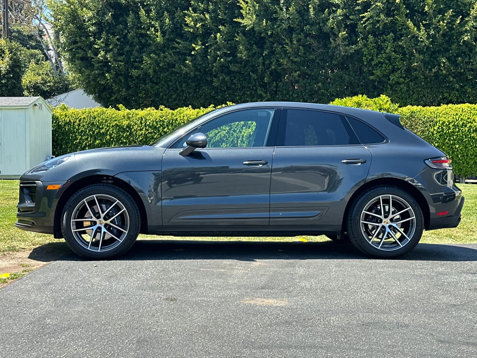 Thumbnail: 2025 Porsche Macan - 2