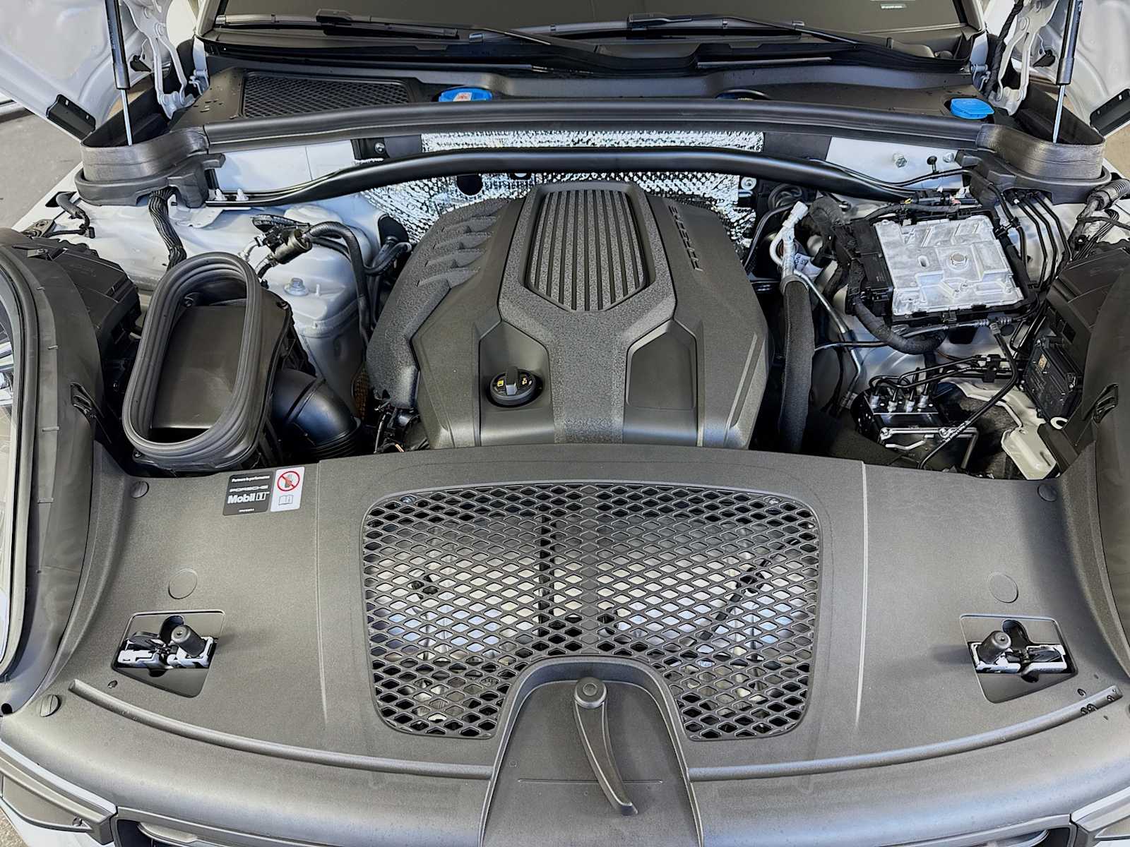 Thumbnail: 2026 Porsche Macan - 23