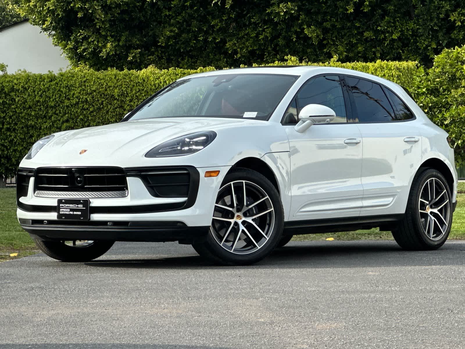 Thumbnail: 2025 Porsche Macan - 1