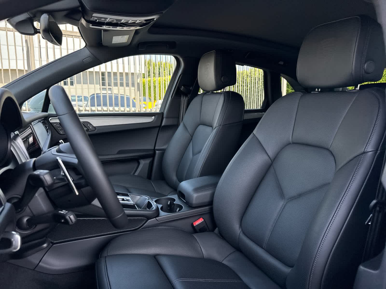 Thumbnail: 2026 Porsche Macan - 5