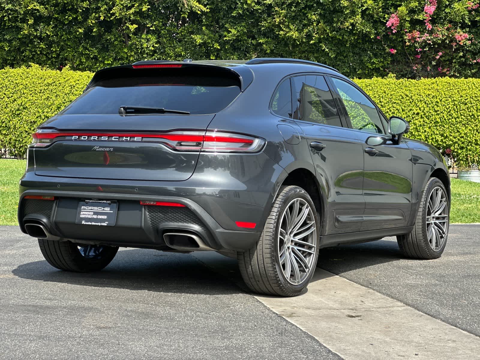 Thumbnail: 2025 Porsche Macan - 8