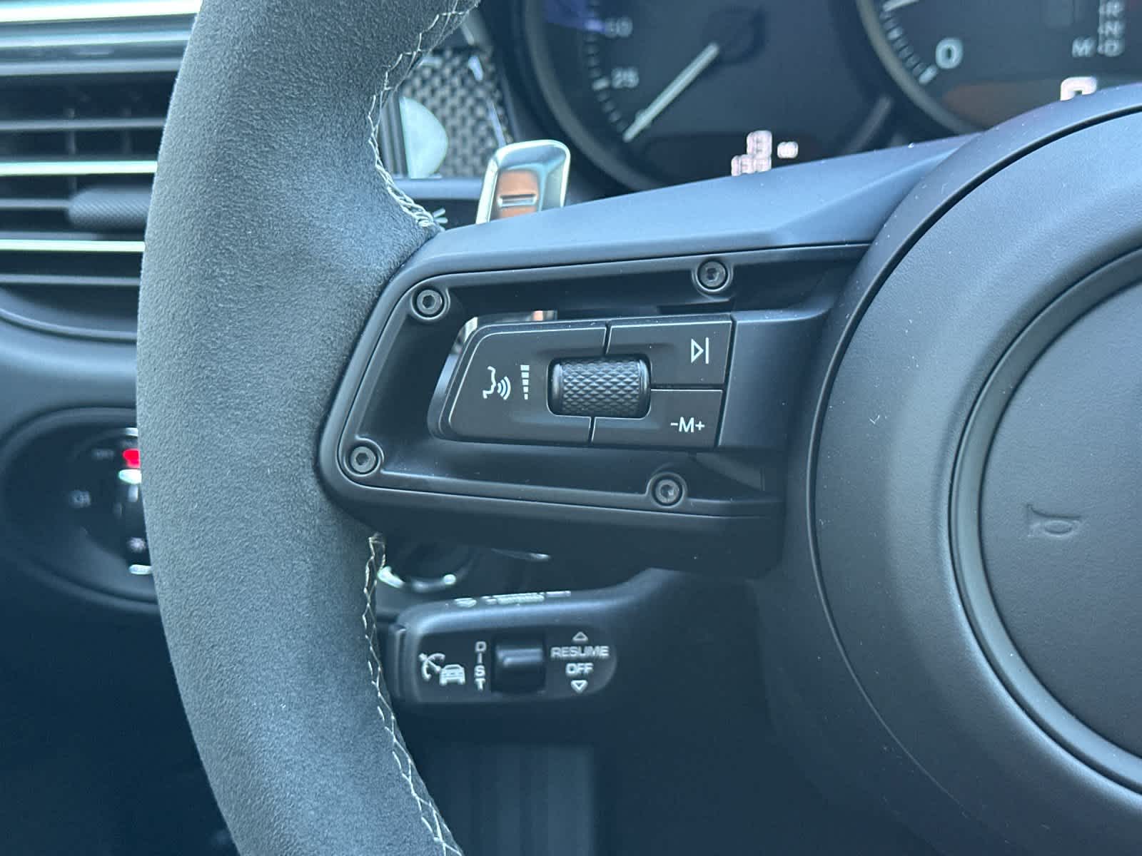 Thumbnail: 2026 Porsche Macan - 27