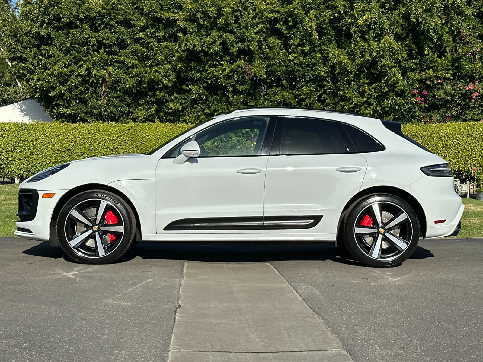 Thumbnail: 2025 Porsche Macan - 2