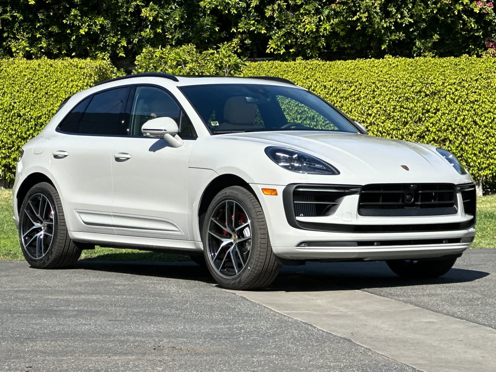 Thumbnail: 2026 Porsche Macan - 10