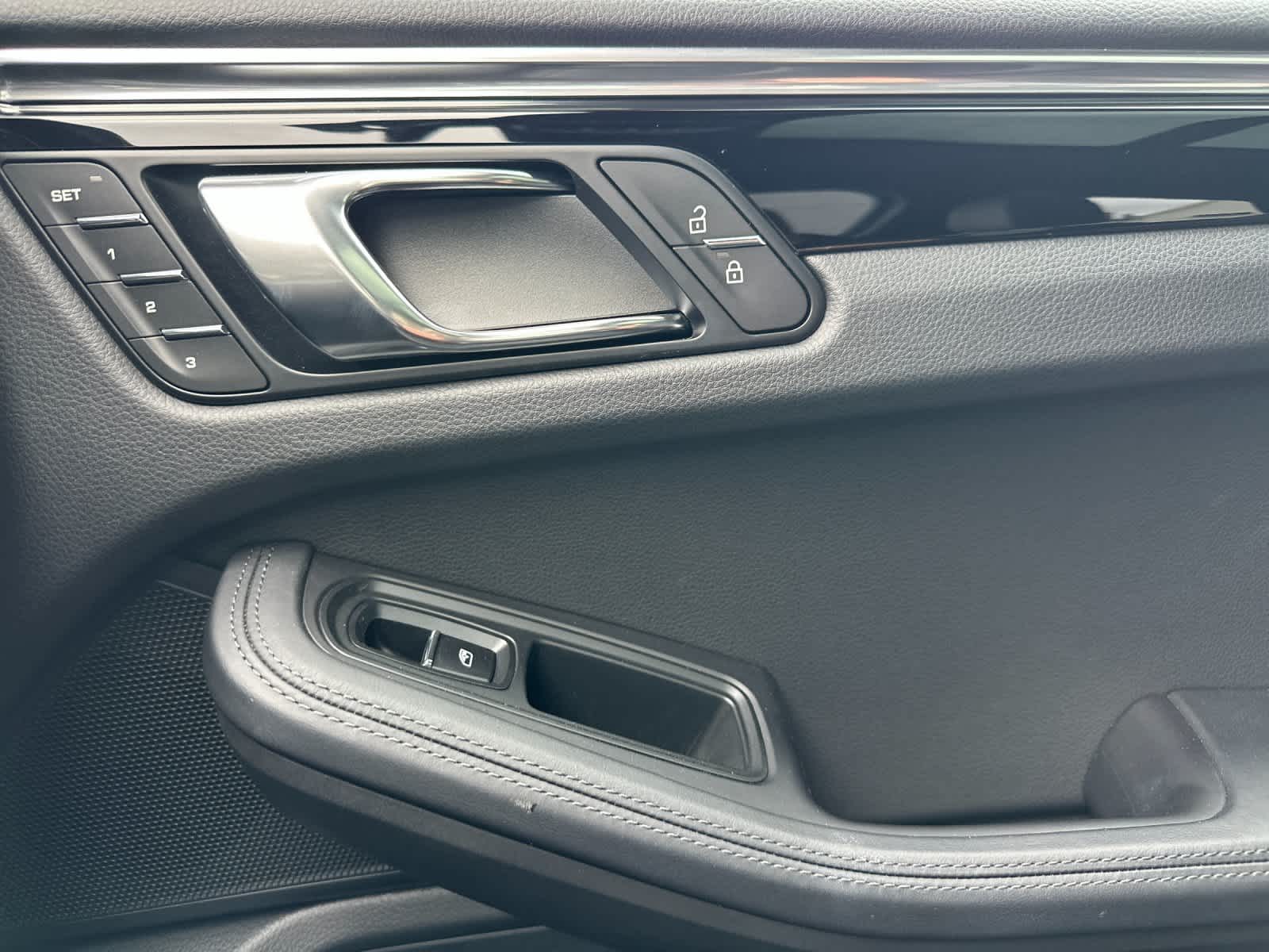 Thumbnail: 2025 Porsche Macan - 19