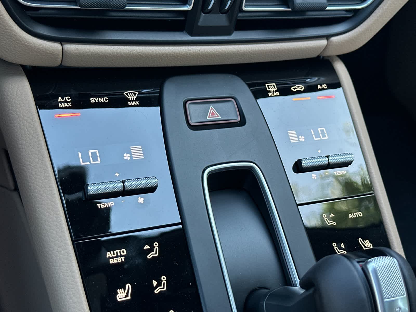 Thumbnail: 2026 Porsche Macan - 23