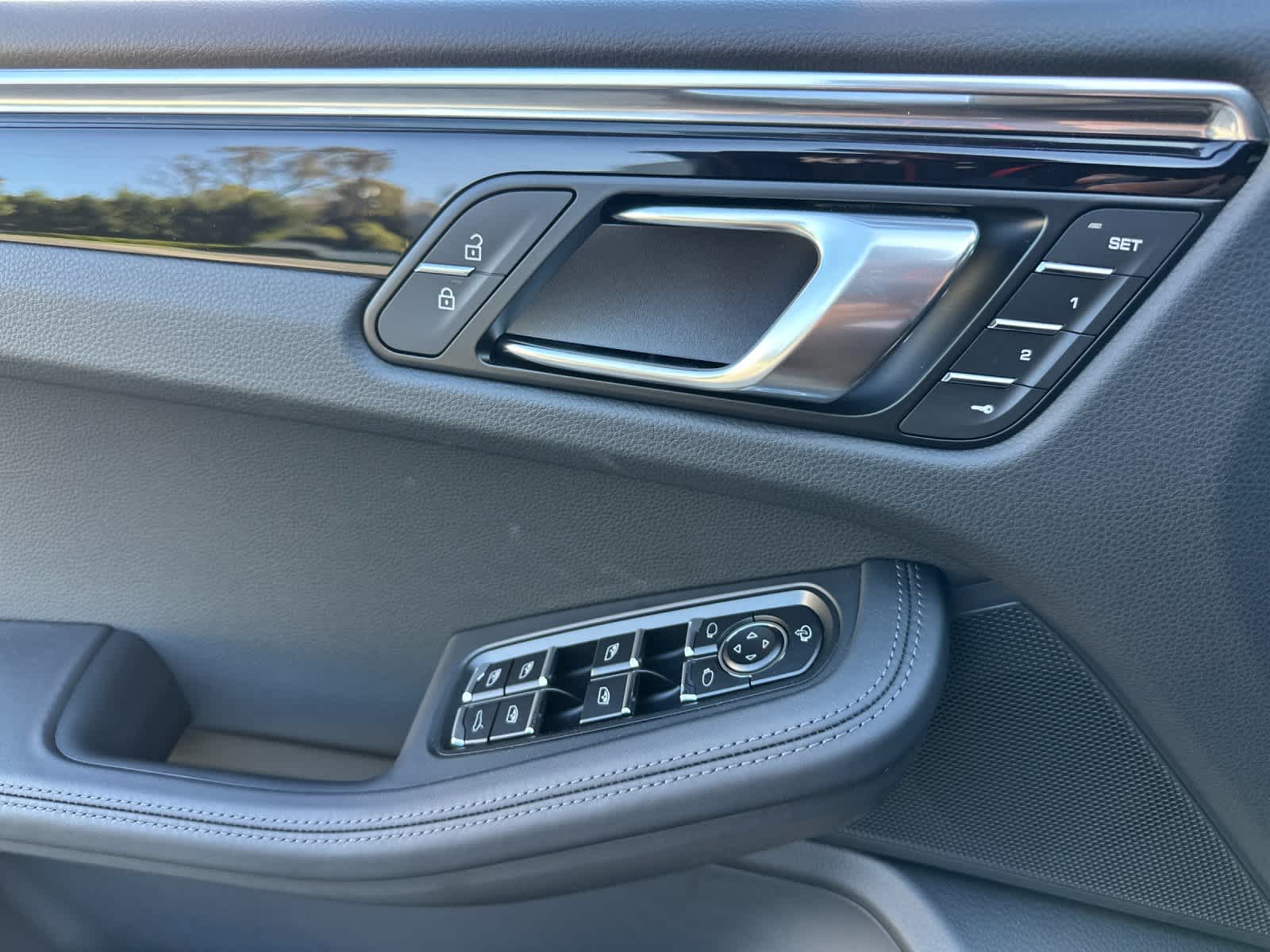 Thumbnail: 2026 Porsche Macan - 12