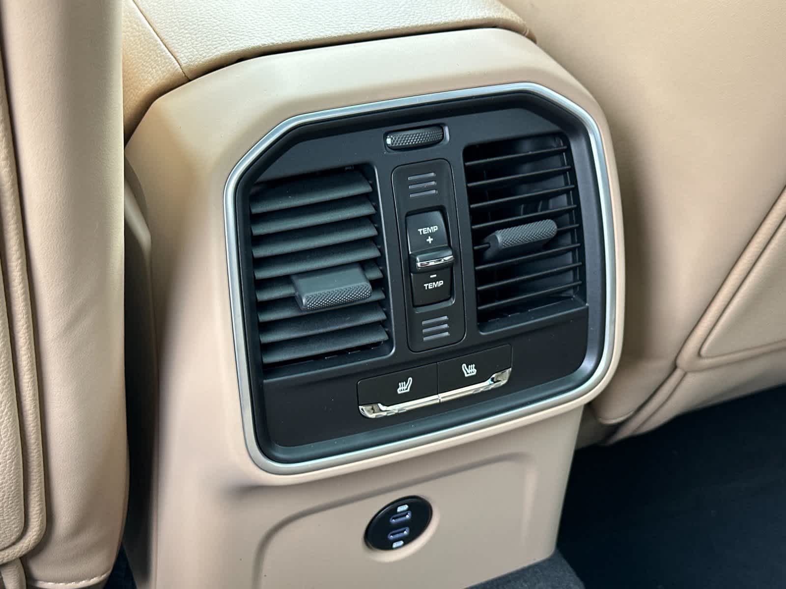 Thumbnail: 2026 Porsche Macan - 14