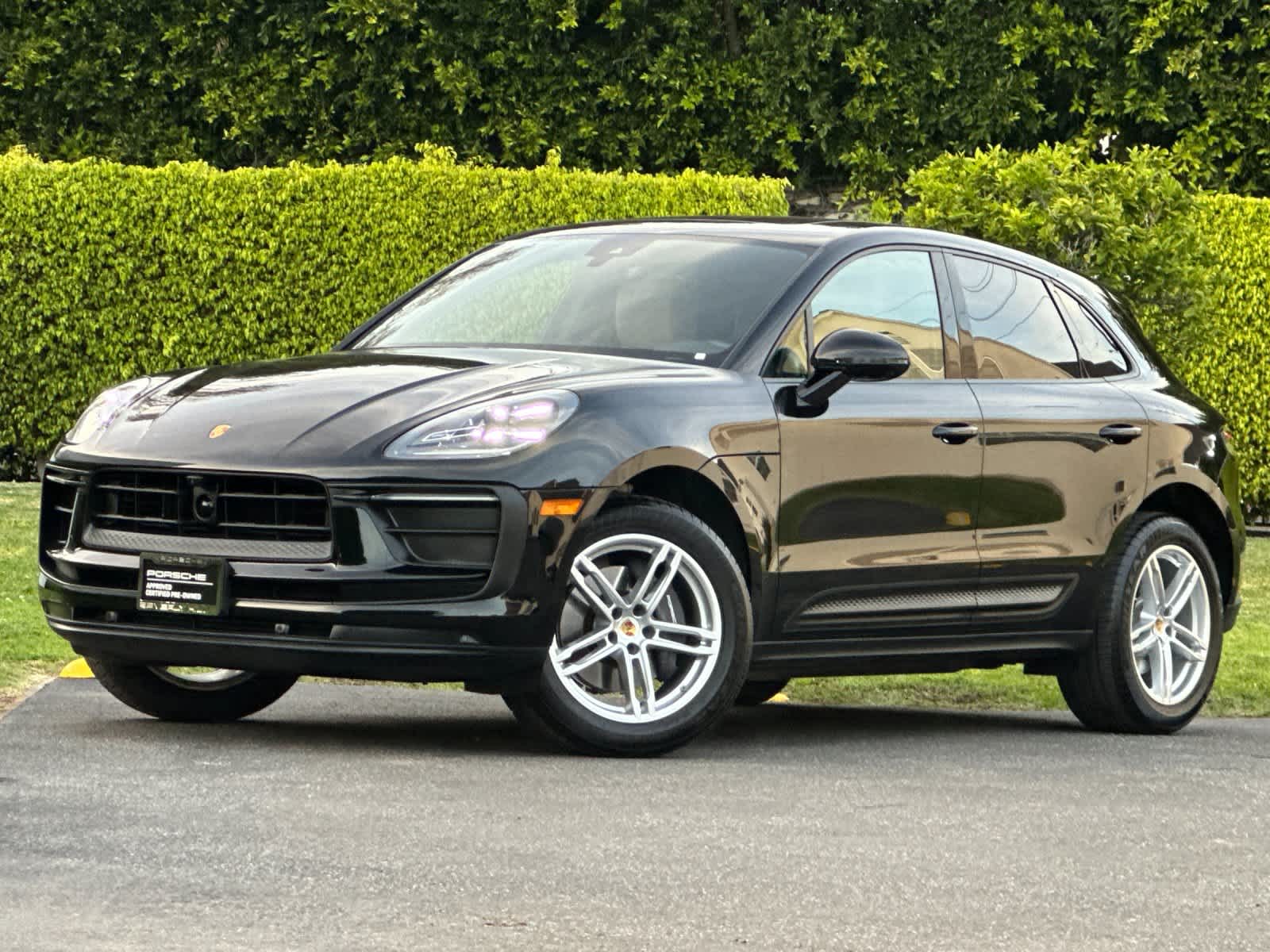 Thumbnail: 2025 Porsche Macan - 1