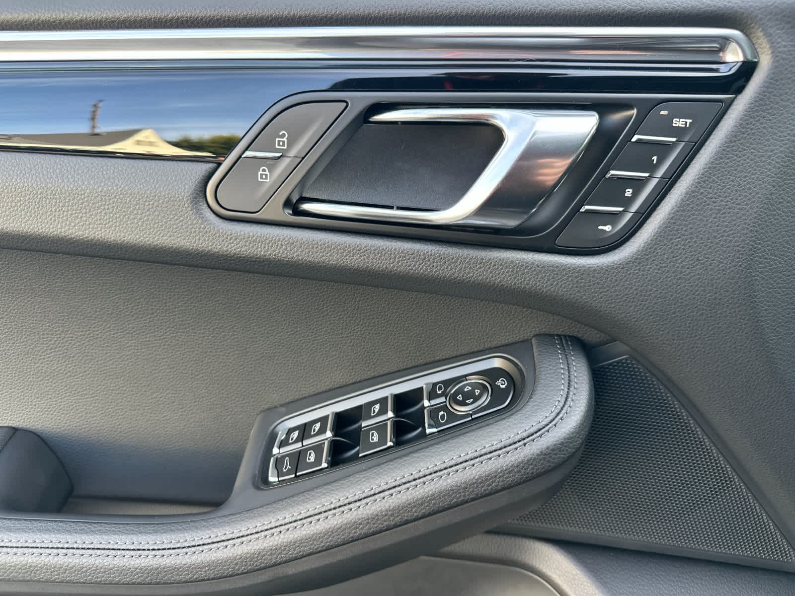 Thumbnail: 2026 Porsche Macan - 12