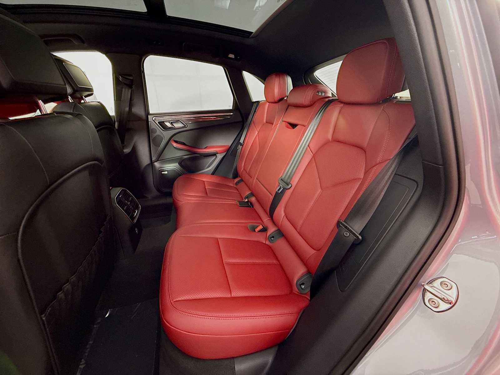 Thumbnail: 2025 Porsche Macan - 17