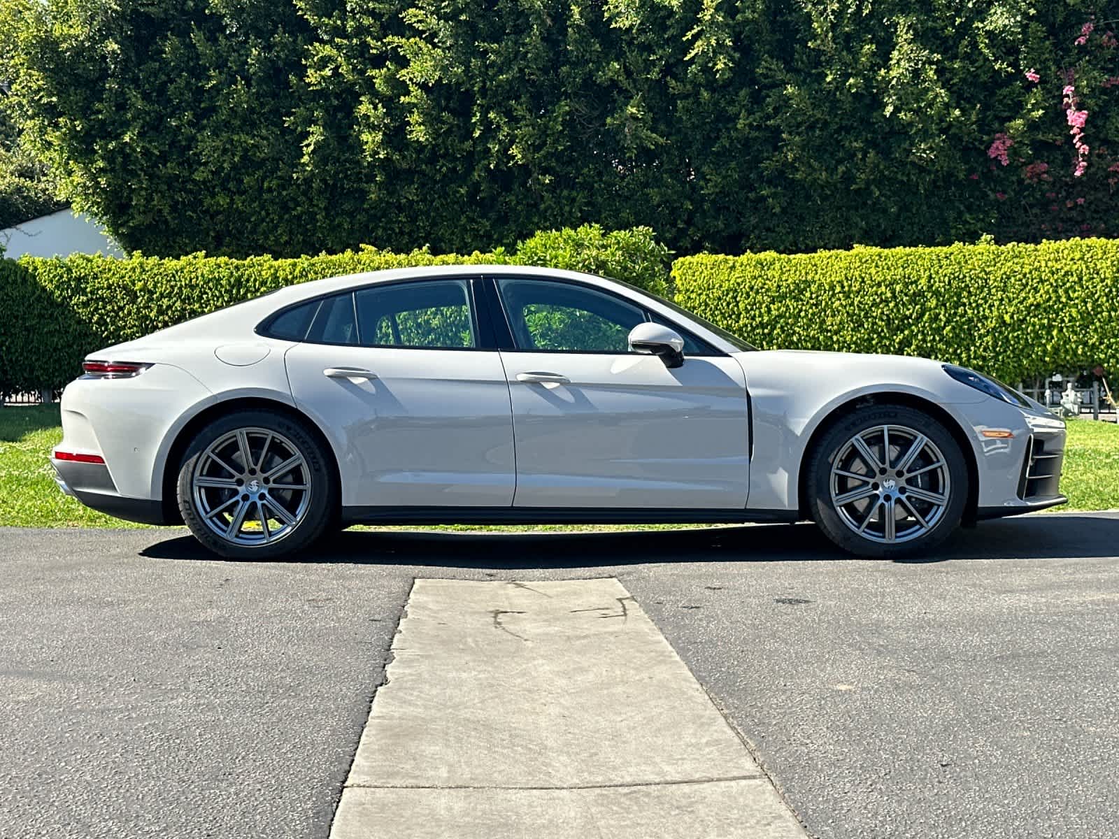 Thumbnail: 2026 Porsche Panamera - 9