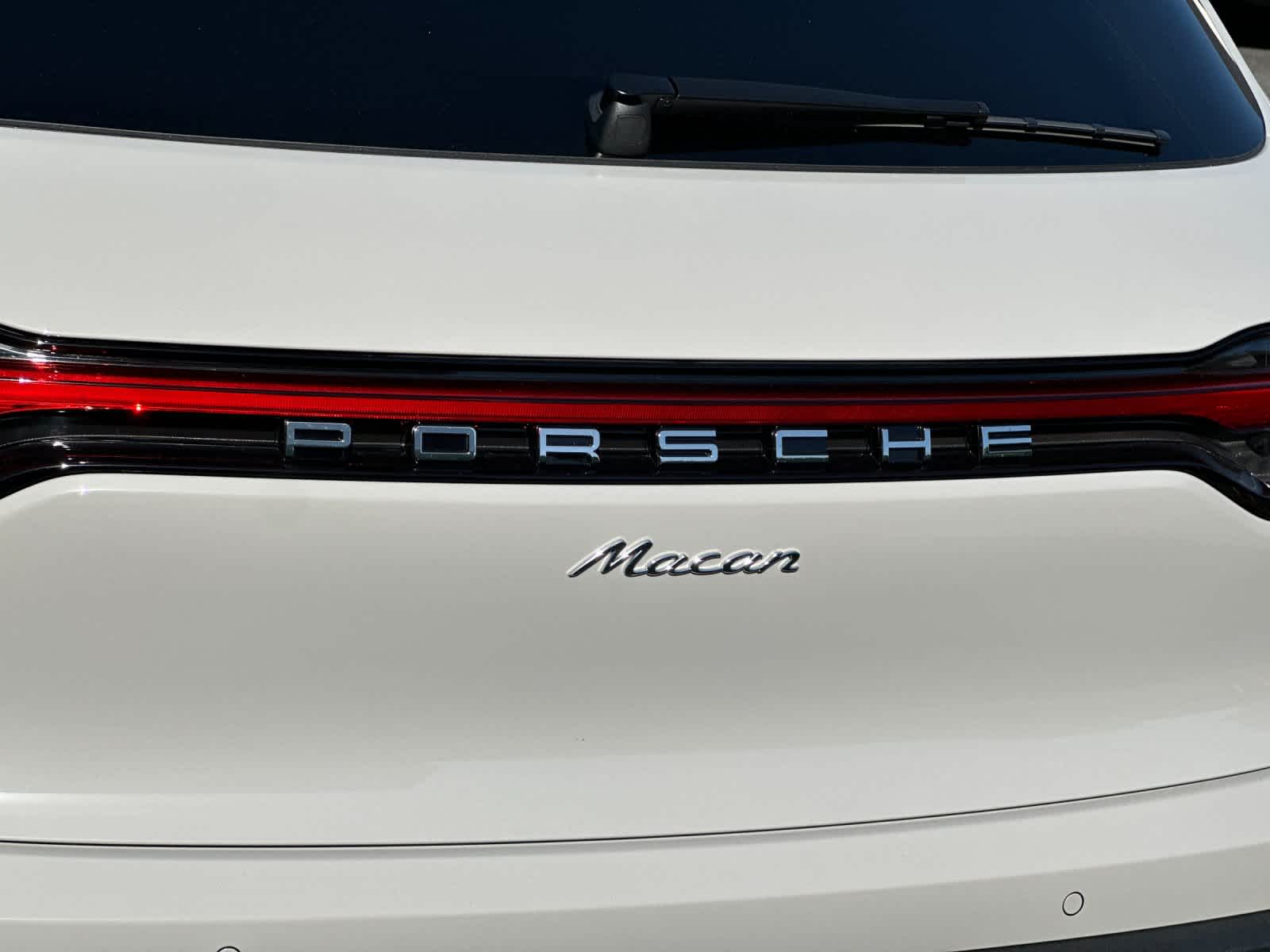 Thumbnail: 2026 Porsche Macan - 32