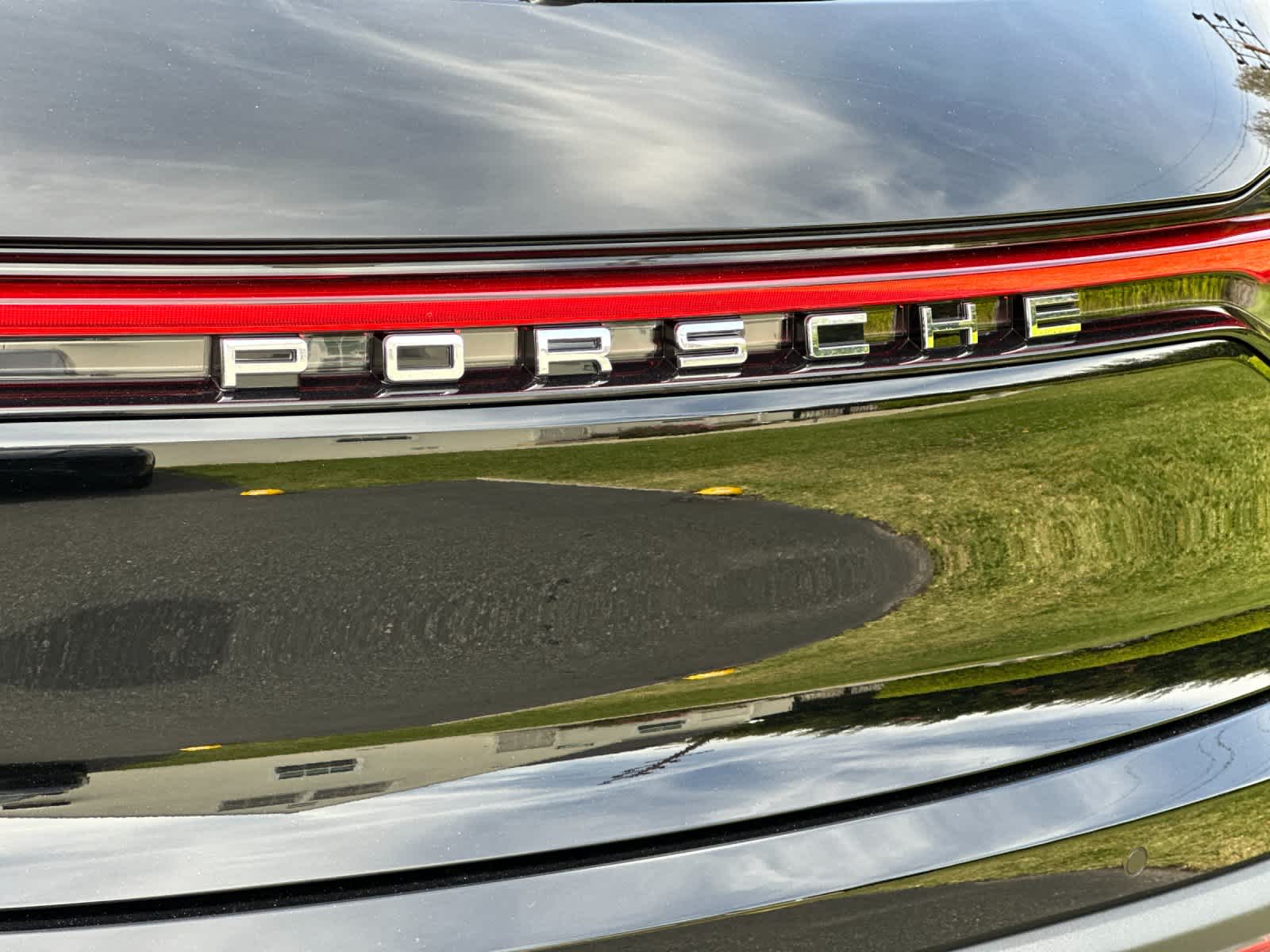 Thumbnail: 2026 Porsche Macan - 32