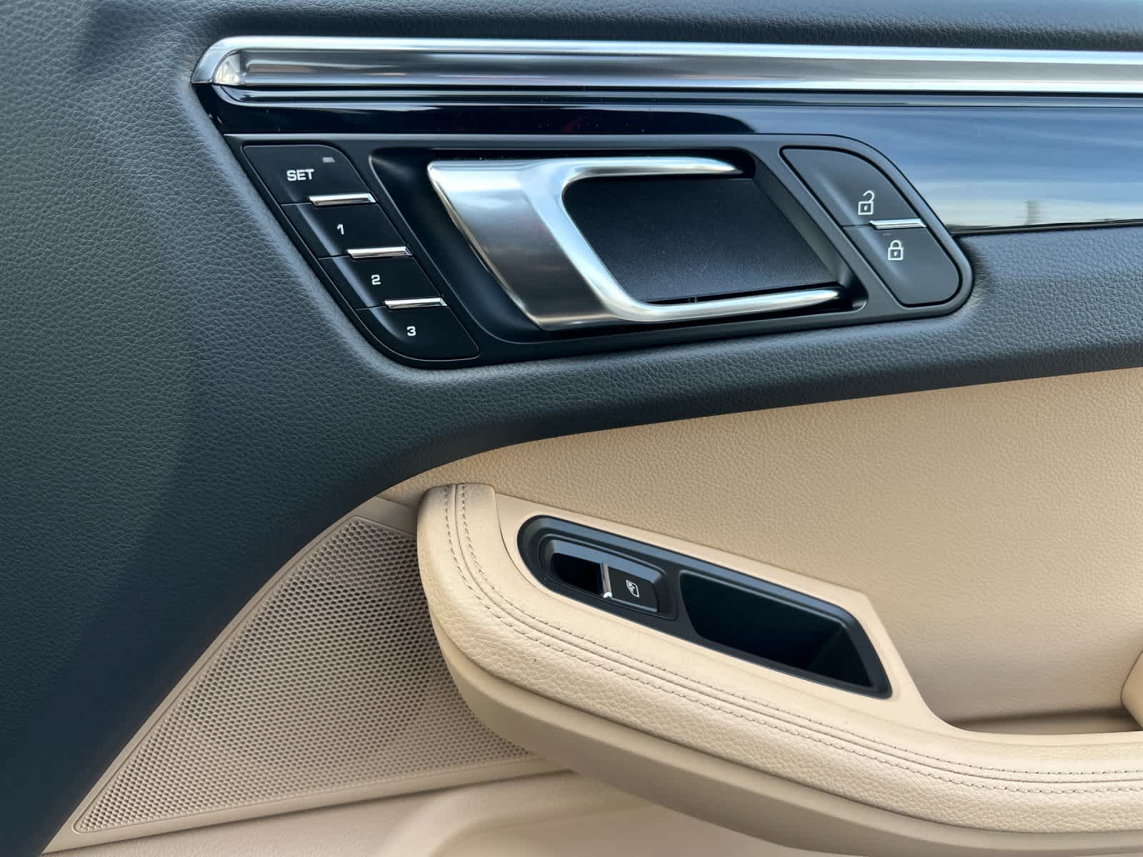 Thumbnail: 2026 Porsche Macan - 19