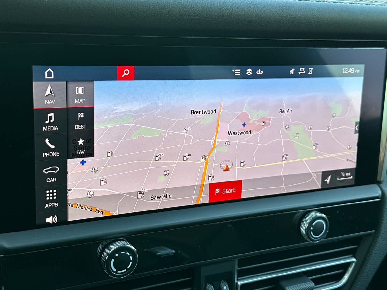 Thumbnail: 2025 Porsche Macan - 21