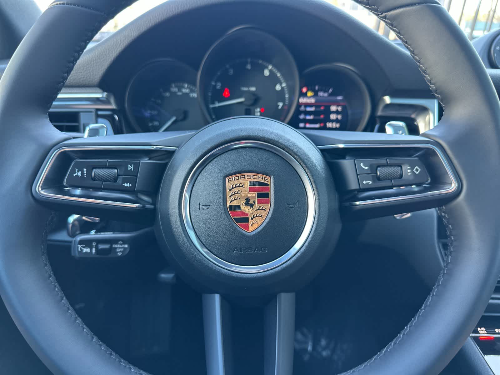 Thumbnail: 2026 Porsche Macan - 26