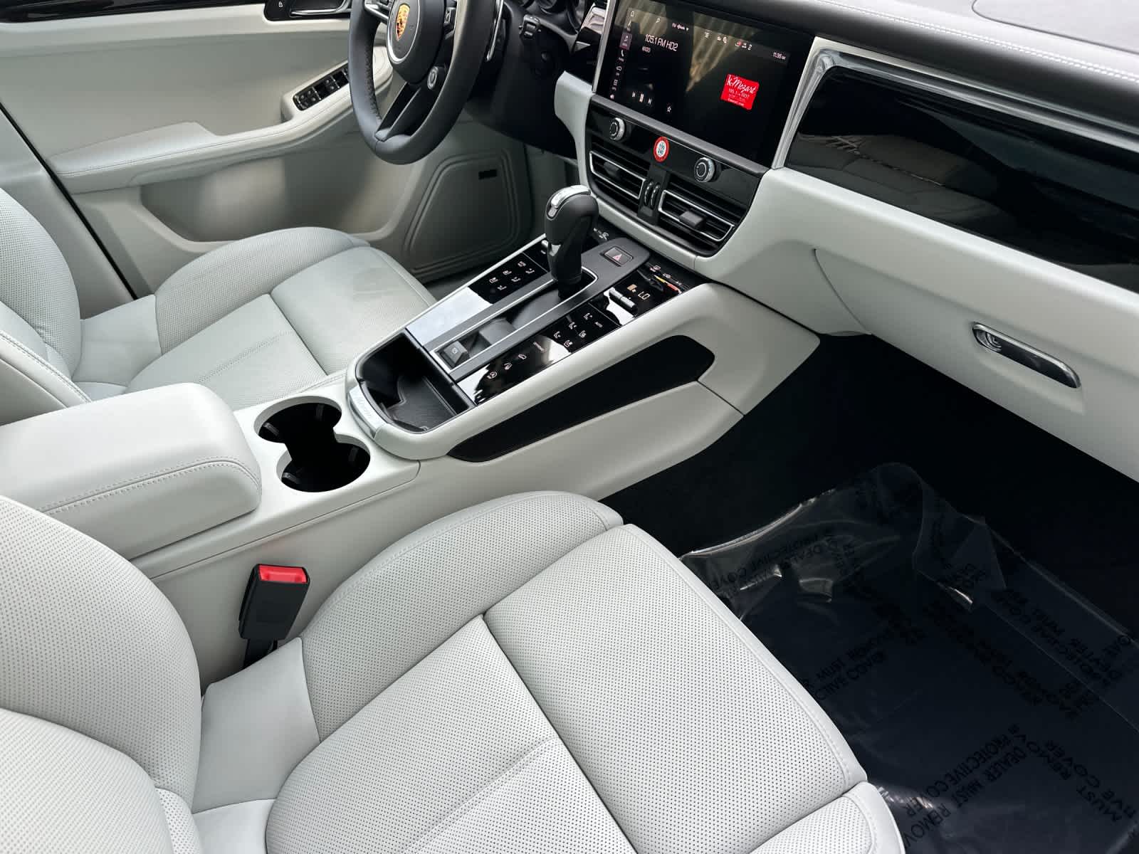 Thumbnail: 2026 Porsche Macan - 17