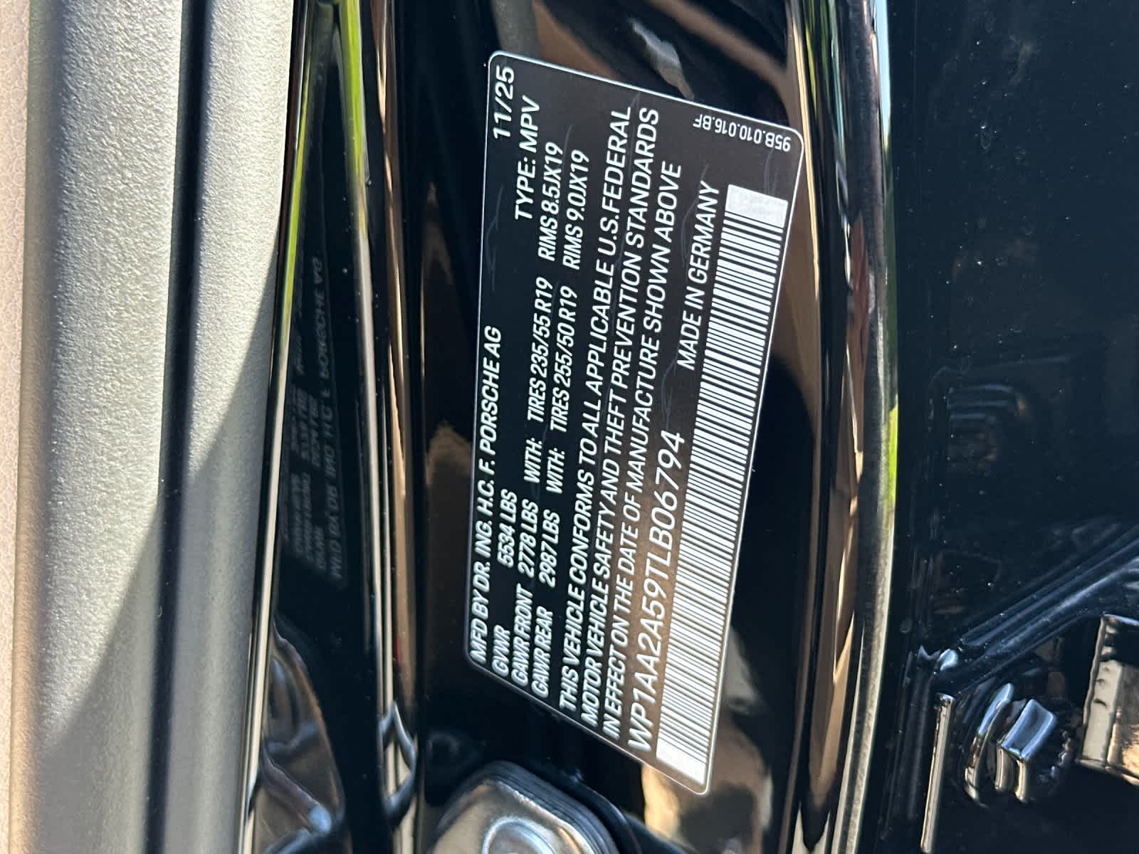 Thumbnail: 2026 Porsche Macan - 32