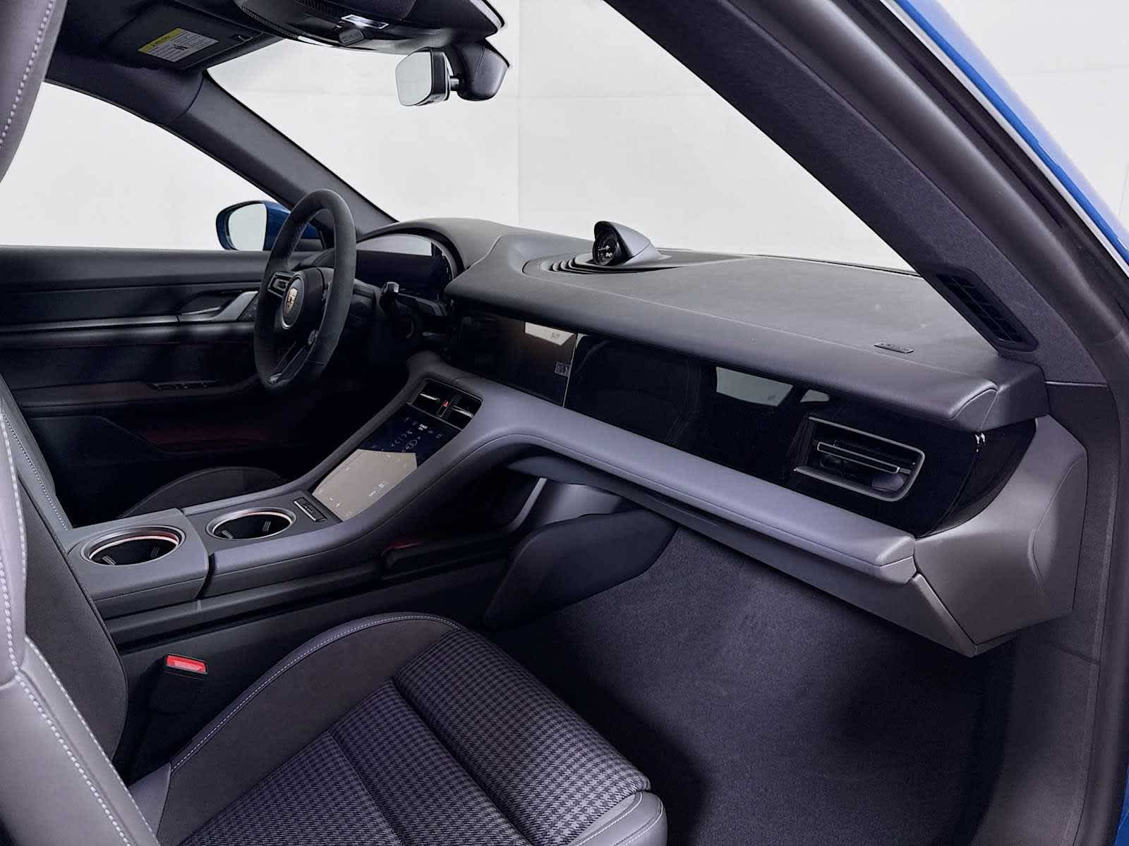 Thumbnail: 2025 Porsche Taycan - 22