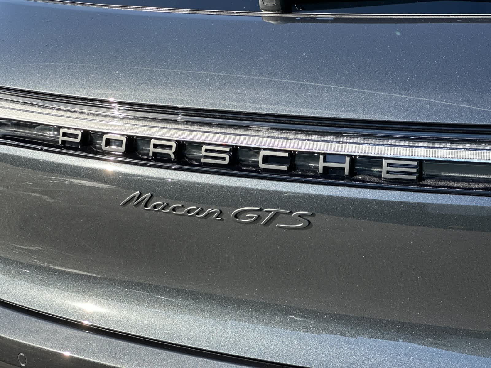 Thumbnail: 2026 Porsche Macan - 32