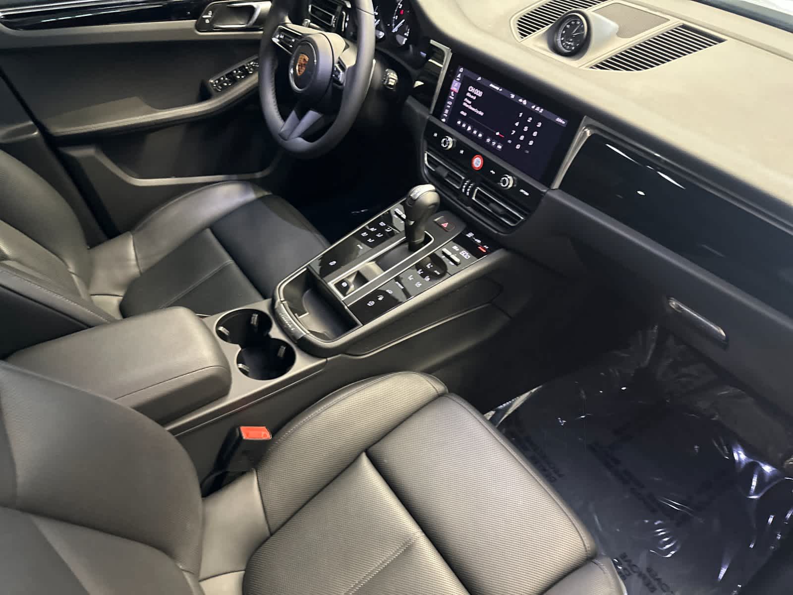 Thumbnail: 2025 Porsche Macan - 16