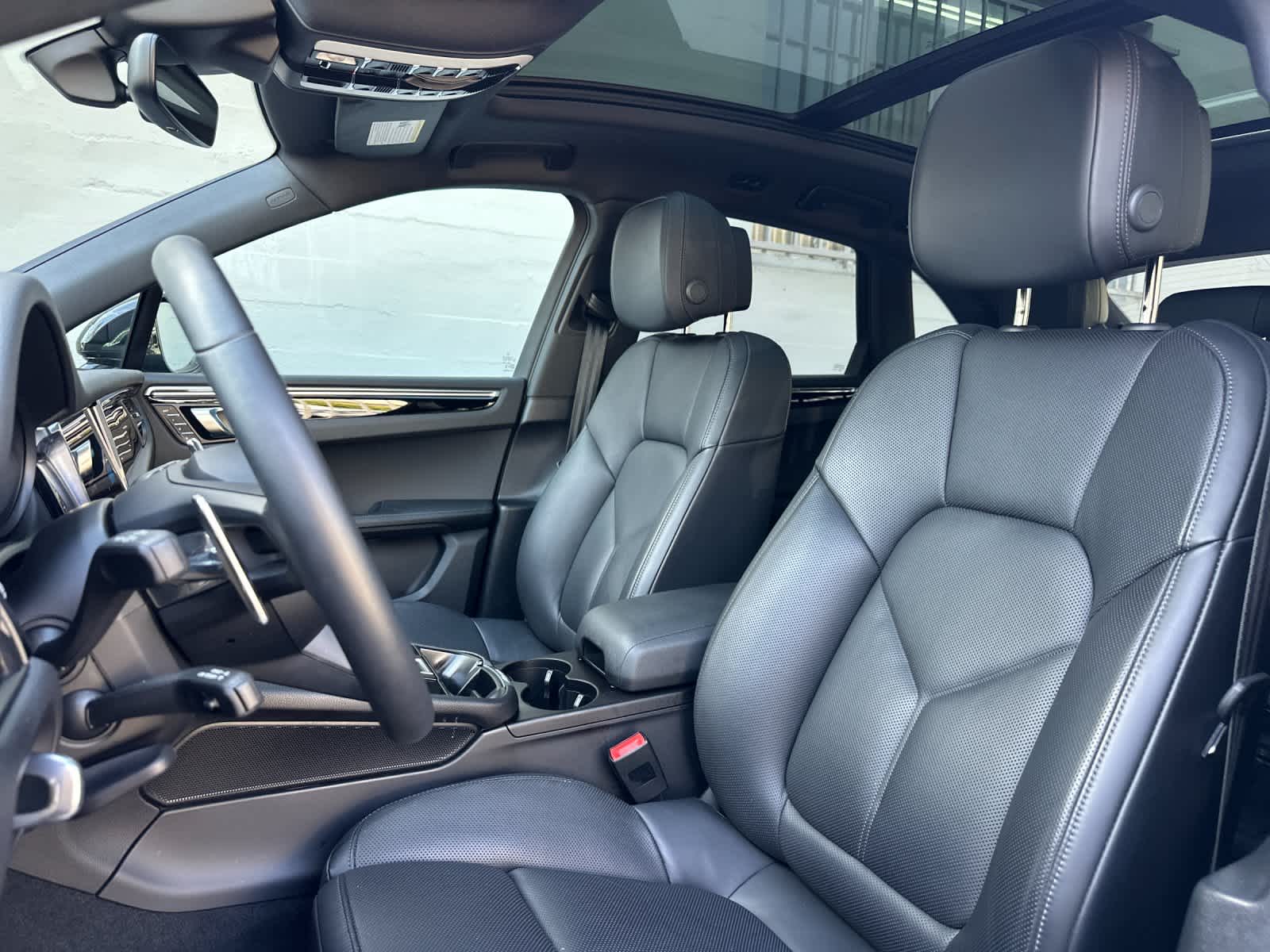 Thumbnail: 2025 Porsche Macan - 5