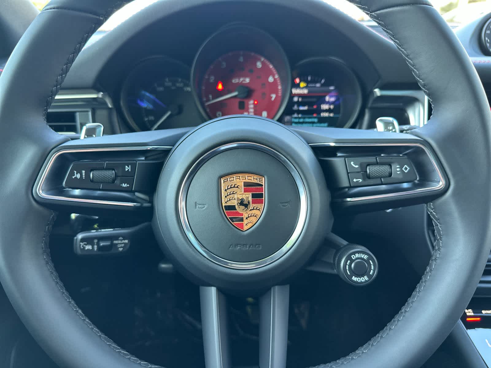 Thumbnail: 2026 Porsche Macan - 26