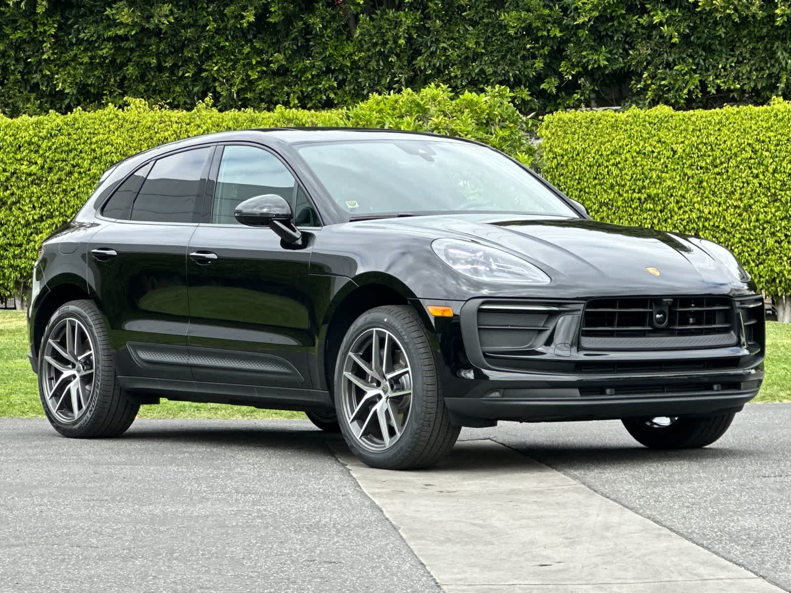 Thumbnail: 2026 Porsche Macan - 10