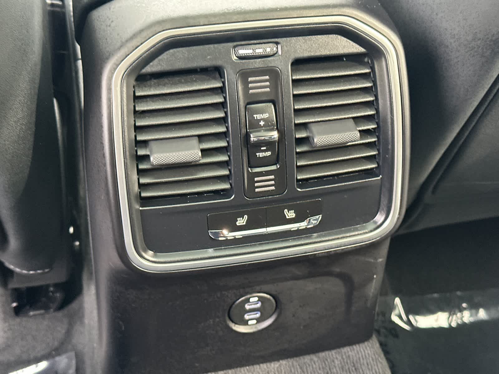 Thumbnail: 2025 Porsche Macan - 14