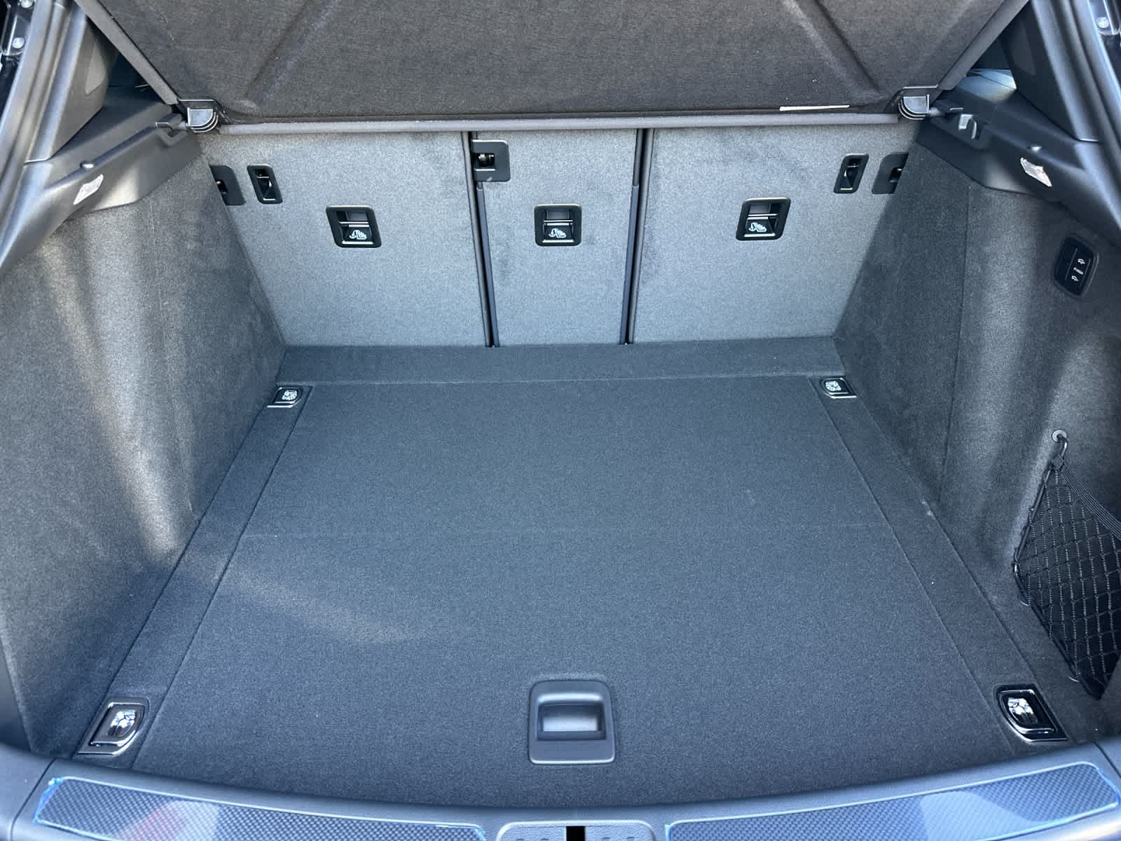 Thumbnail: 2026 Porsche Macan - 16