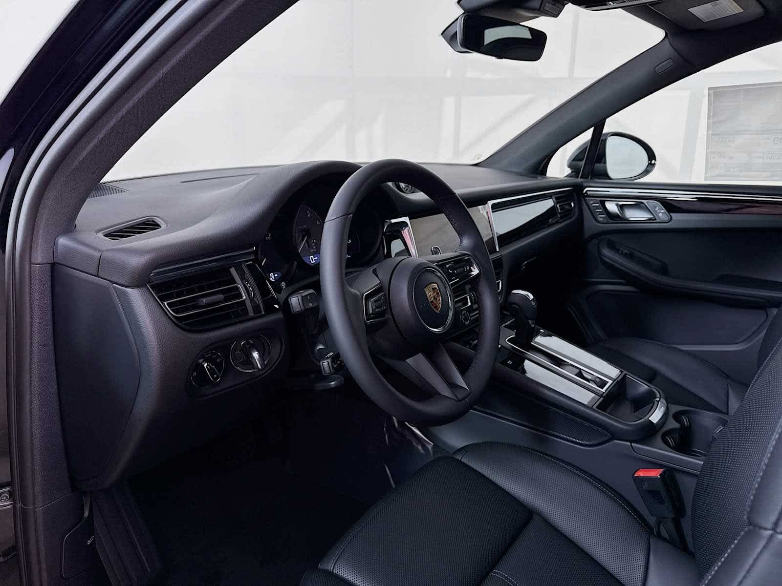 Thumbnail: 2026 Porsche Macan - 32