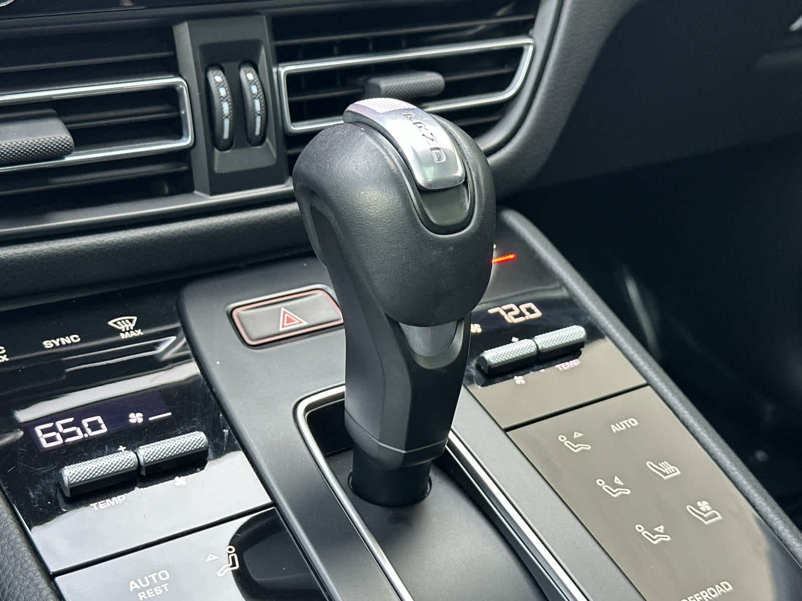 Thumbnail: 2025 Porsche Macan - 24