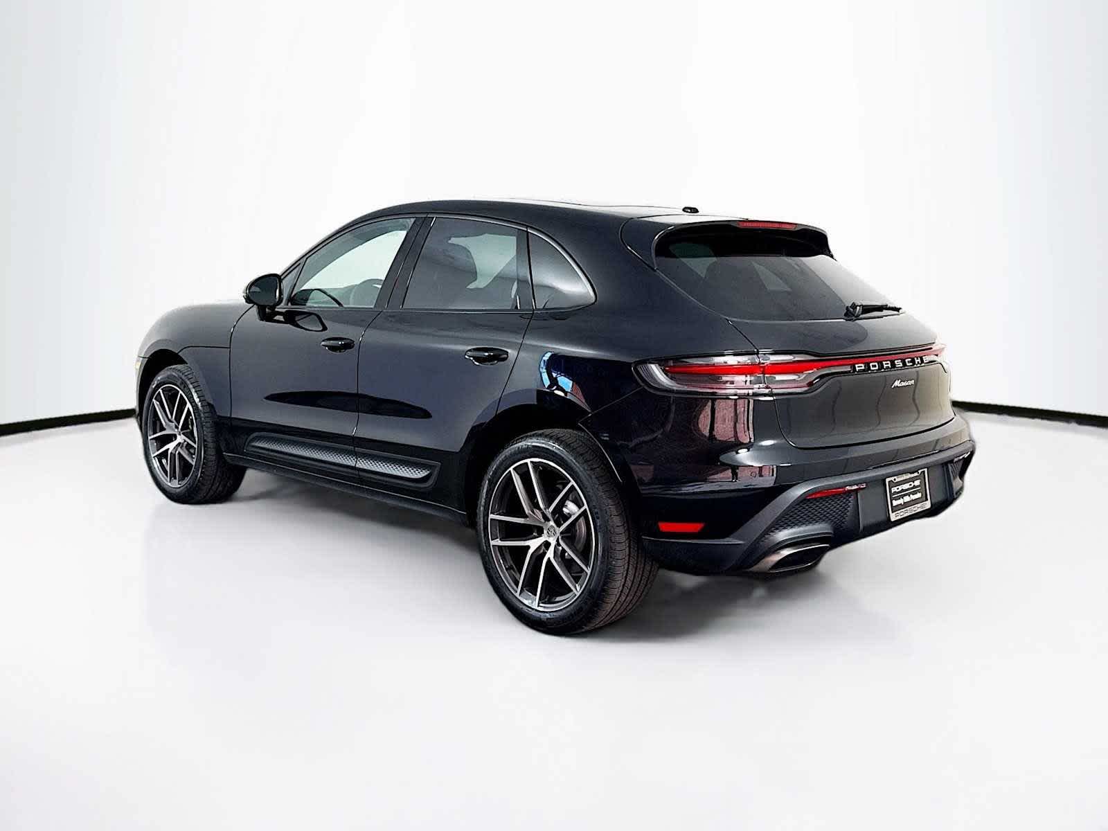 Thumbnail: 2026 Porsche Macan - 3