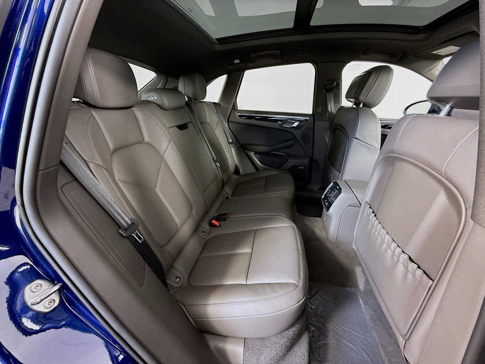 Thumbnail: 2026 Porsche Macan - 20