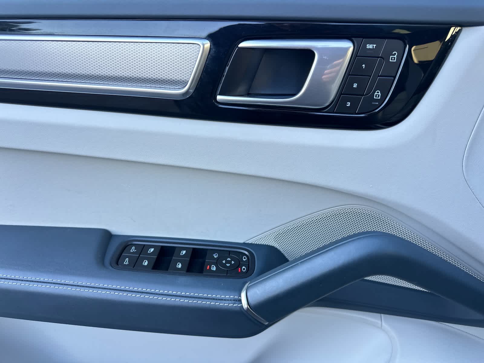 Thumbnail: 2023 Porsche Cayenne - 12