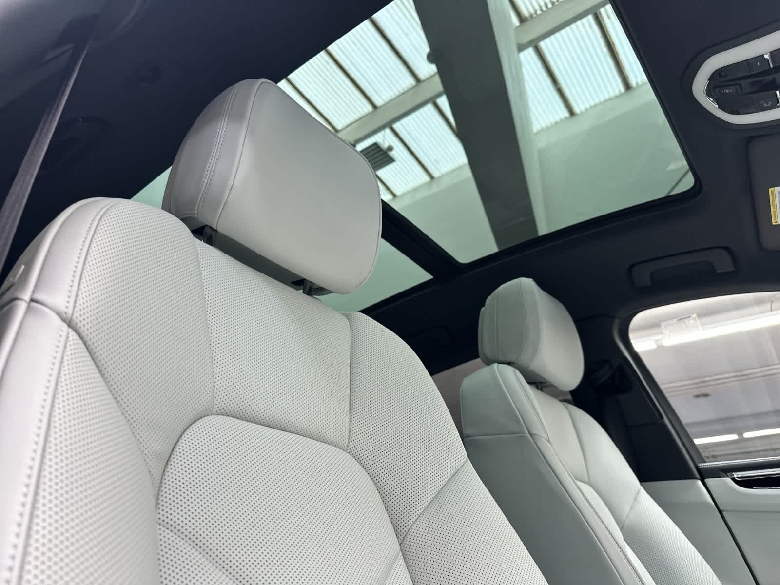 Thumbnail: 2026 Porsche Macan - 18