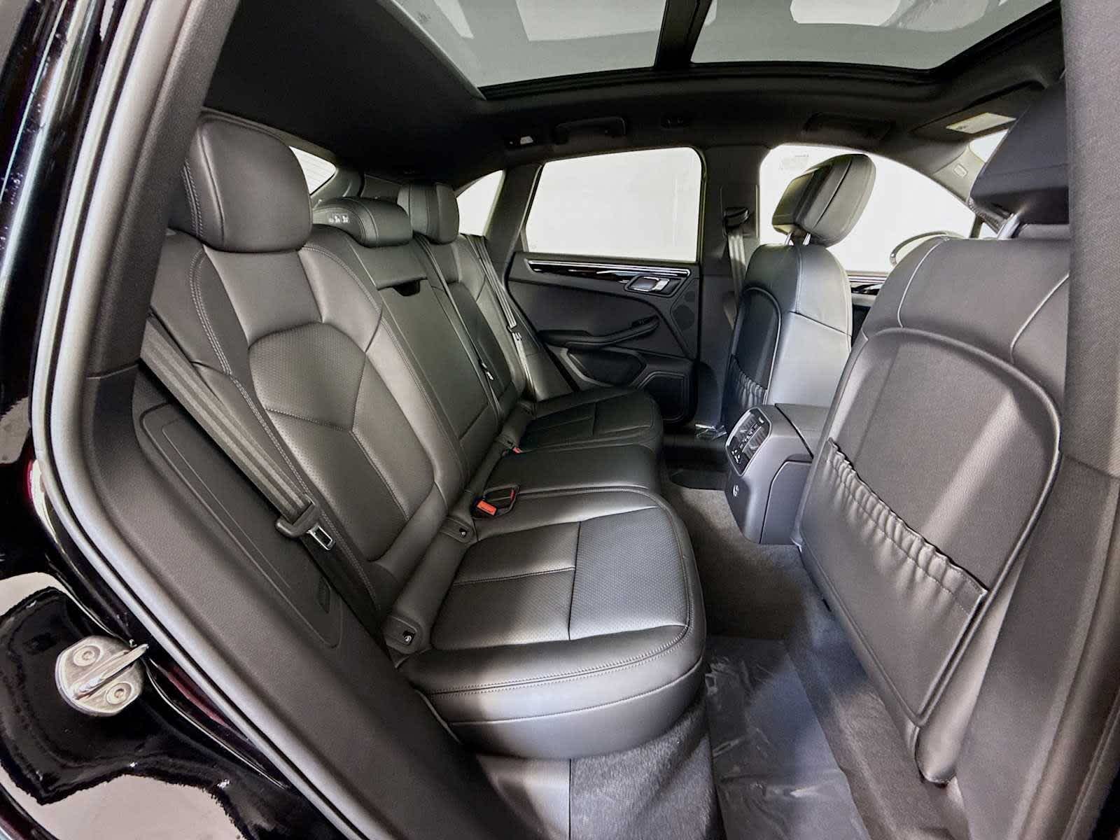 Thumbnail: 2026 Porsche Macan - 20