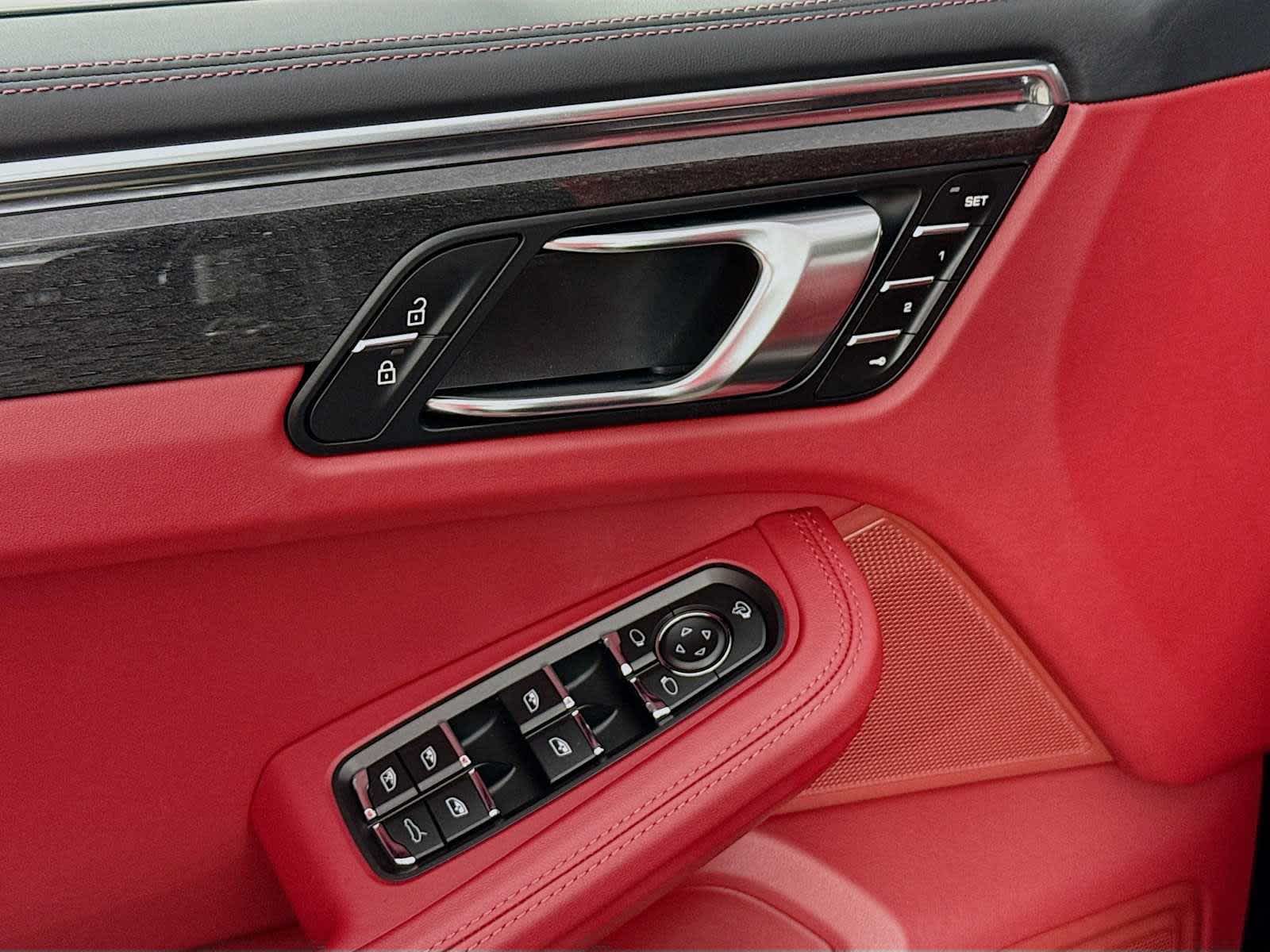 Thumbnail: 2025 Porsche Macan - 14