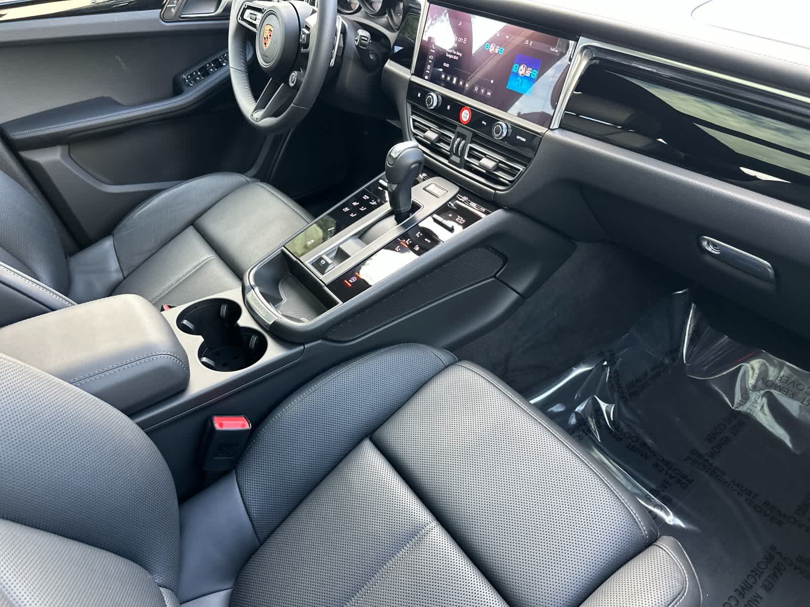 Thumbnail: 2025 Porsche Macan - 17