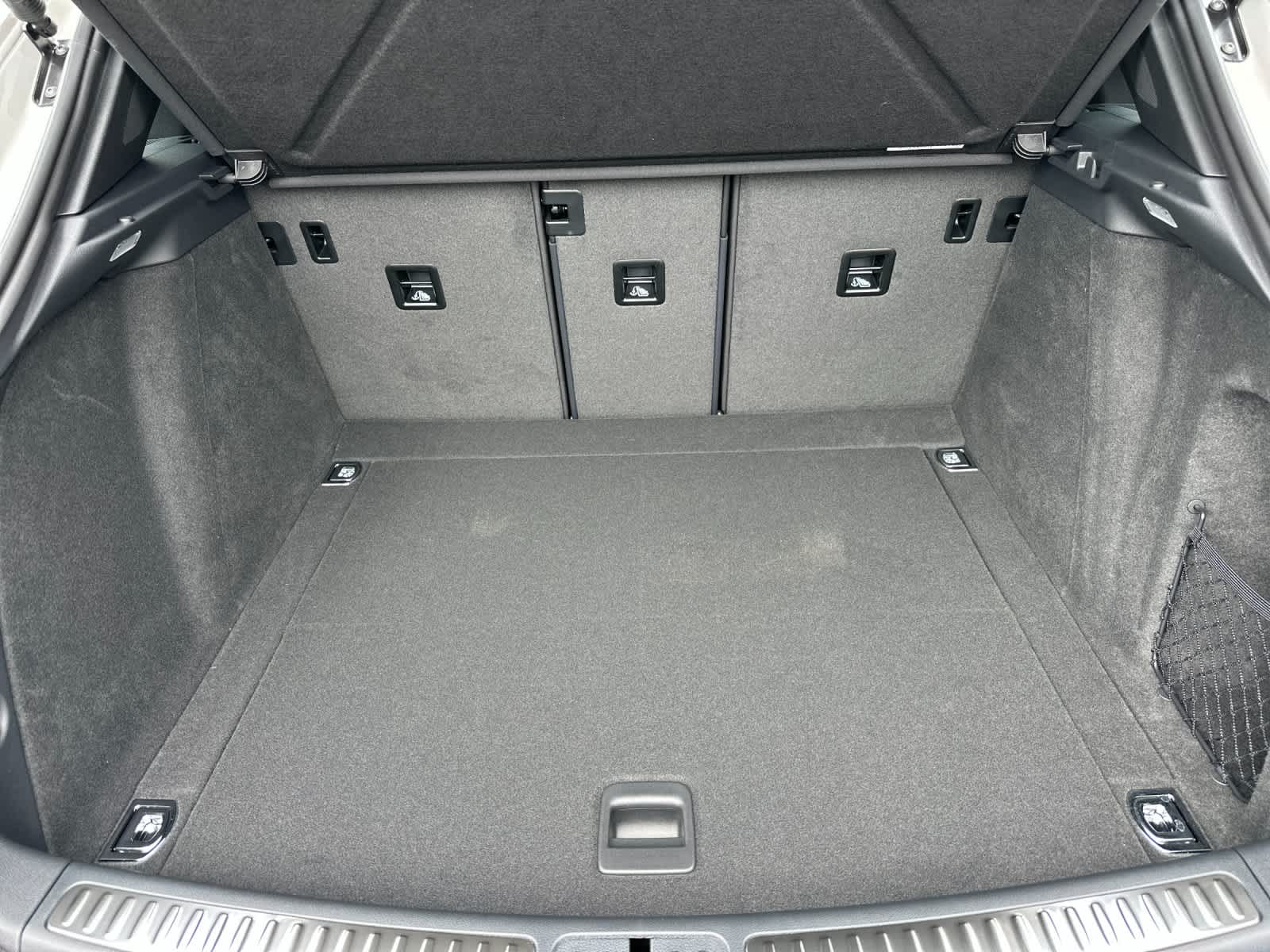 Thumbnail: 2026 Porsche Macan - 16