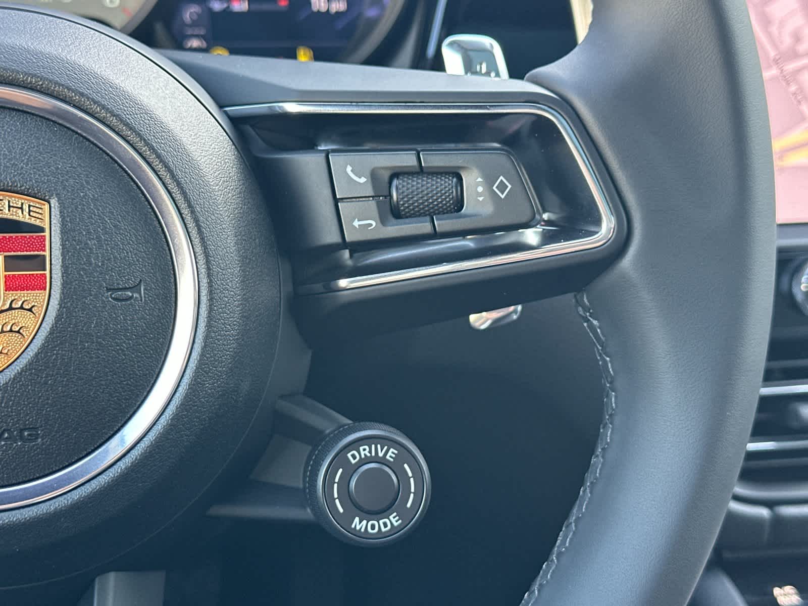 Thumbnail: 2026 Porsche Macan - 28