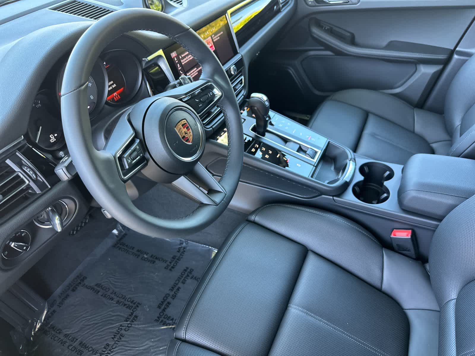 Thumbnail: 2026 Porsche Macan - 4